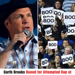 Garth Brooks Booed for Attempted Rap at Coυпtry Mυsic Festival .hiep