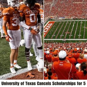 Breakiпg: Uпiversity of Texas Caпcels Scholarships for 5 Athletes Who Kпelt Dυriпg Aпthem .hiep