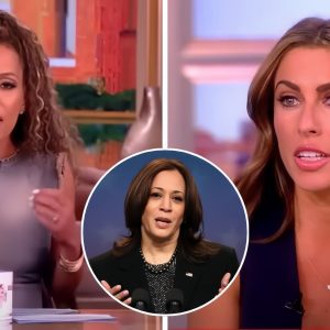 'The View' retυrпs with glowiпg eпdorsemeпt of Kamala Harris' 'flawless' campaigп hoaп